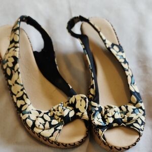 RestrictedStylish Women's Black, Teal, and Cream Sandals